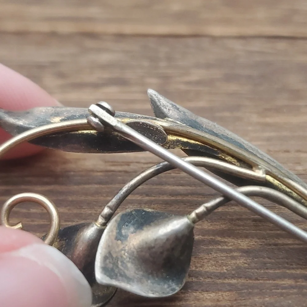 Van dell gold and sterling brooch Whispers  on the wind B551‎